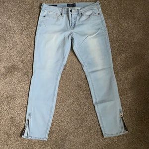 Lucky Brand Jeans. Charlie Skinny
